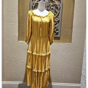 Lauren Conrad L Buttery Yellow and White Boho Tiered Peasant Garden Veranda